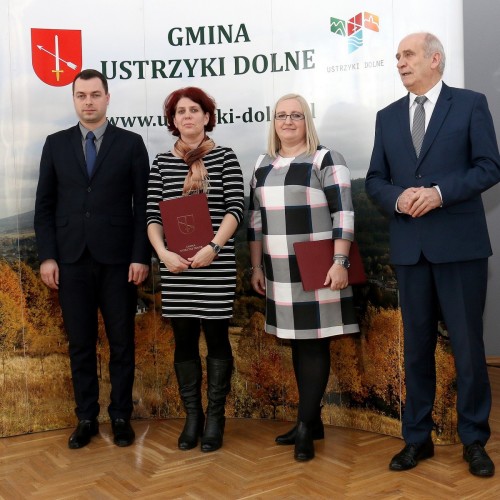 Wręczenie nagród i stypendiów uzdolnionej młodzieży